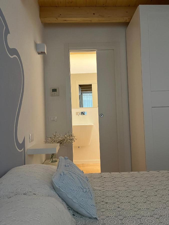 La Piccola Casa Al Lago - Intera Casa Con 3 Camere E 2 Box 萨罗 外观 照片