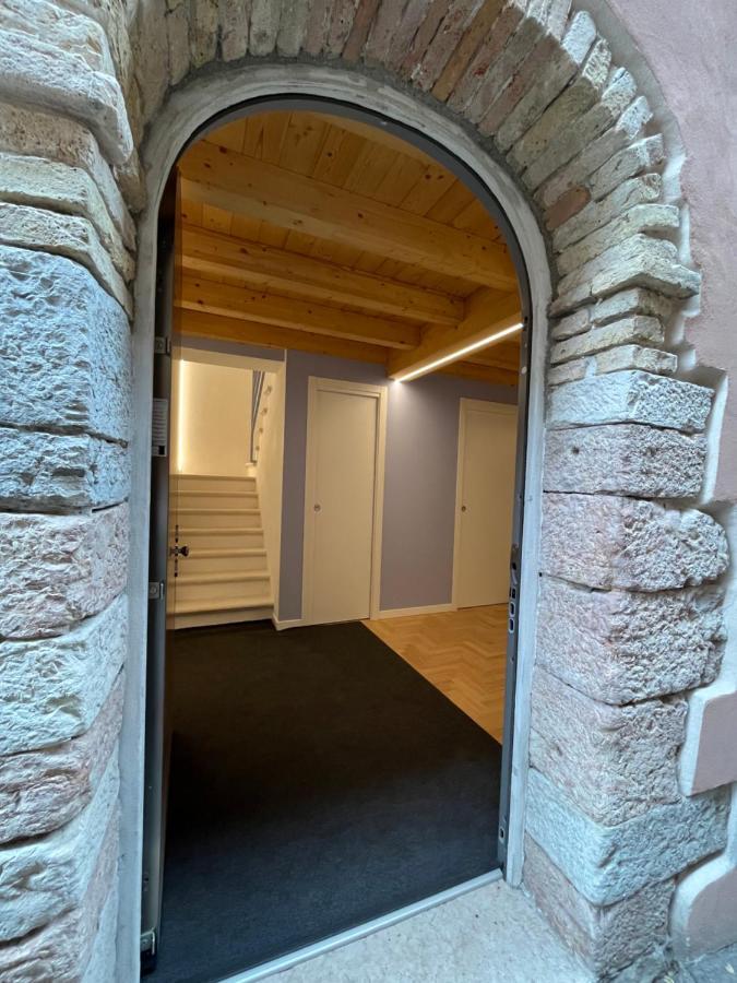 La Piccola Casa Al Lago - Intera Casa Con 3 Camere E 2 Box 萨罗 外观 照片