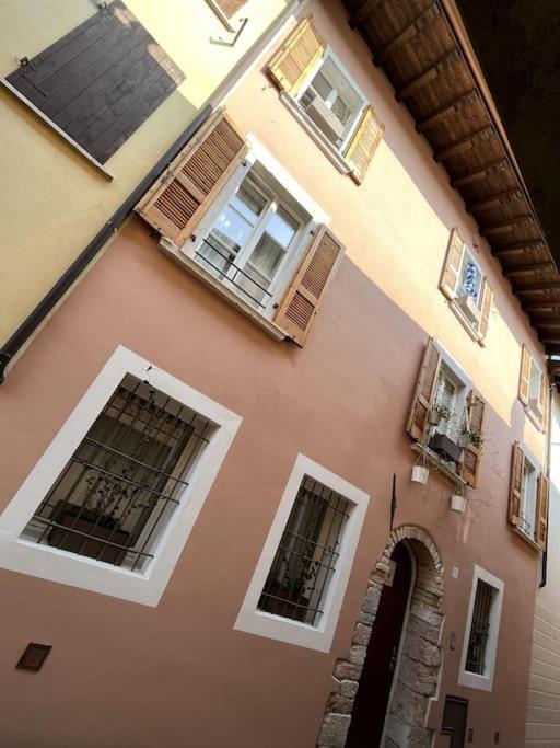 La Piccola Casa Al Lago - Intera Casa Con 3 Camere E 2 Box 萨罗 外观 照片
