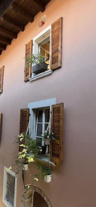 La Piccola Casa Al Lago - Intera Casa Con 3 Camere E 2 Box 萨罗 外观 照片