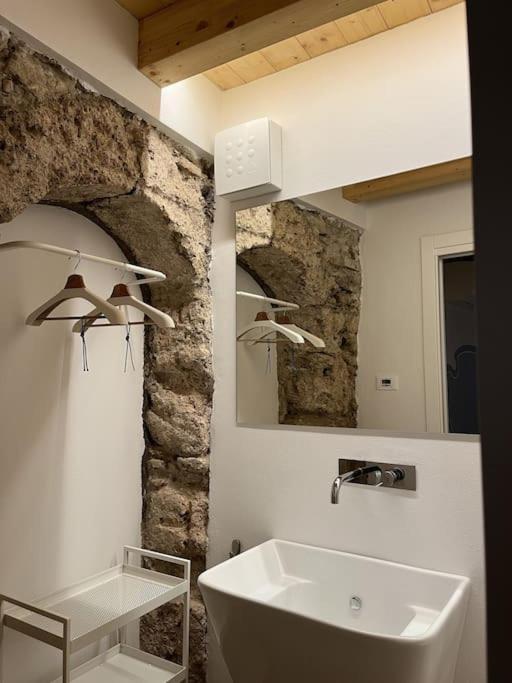 La Piccola Casa Al Lago - Intera Casa Con 3 Camere E 2 Box 萨罗 外观 照片